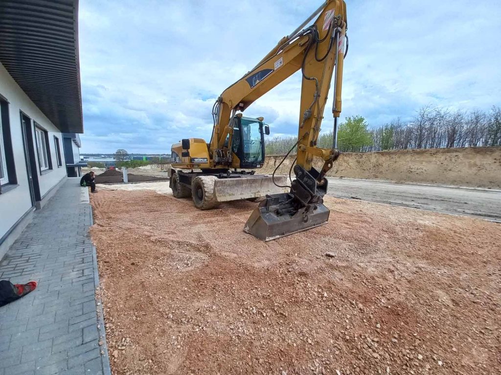 Földmunka és Tereprendezés