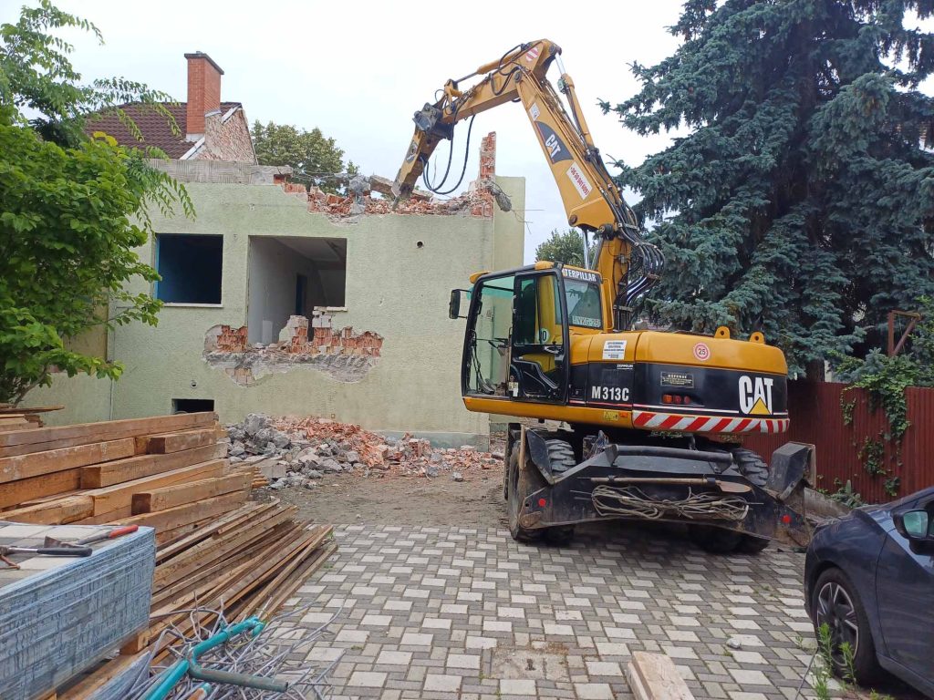 Budapest Épület bontás munkagéppel