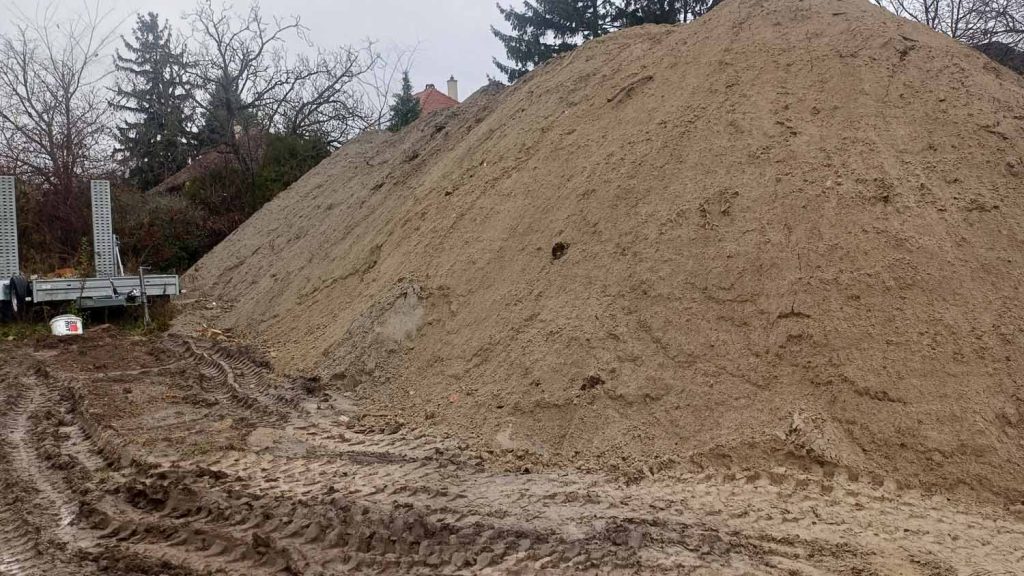 Budapest. III. kerület Hunyadi u. pincetömb kiszedés - 2025