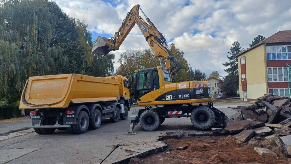 Budapest. XVI. kerület Sport pálya bontása - 2025